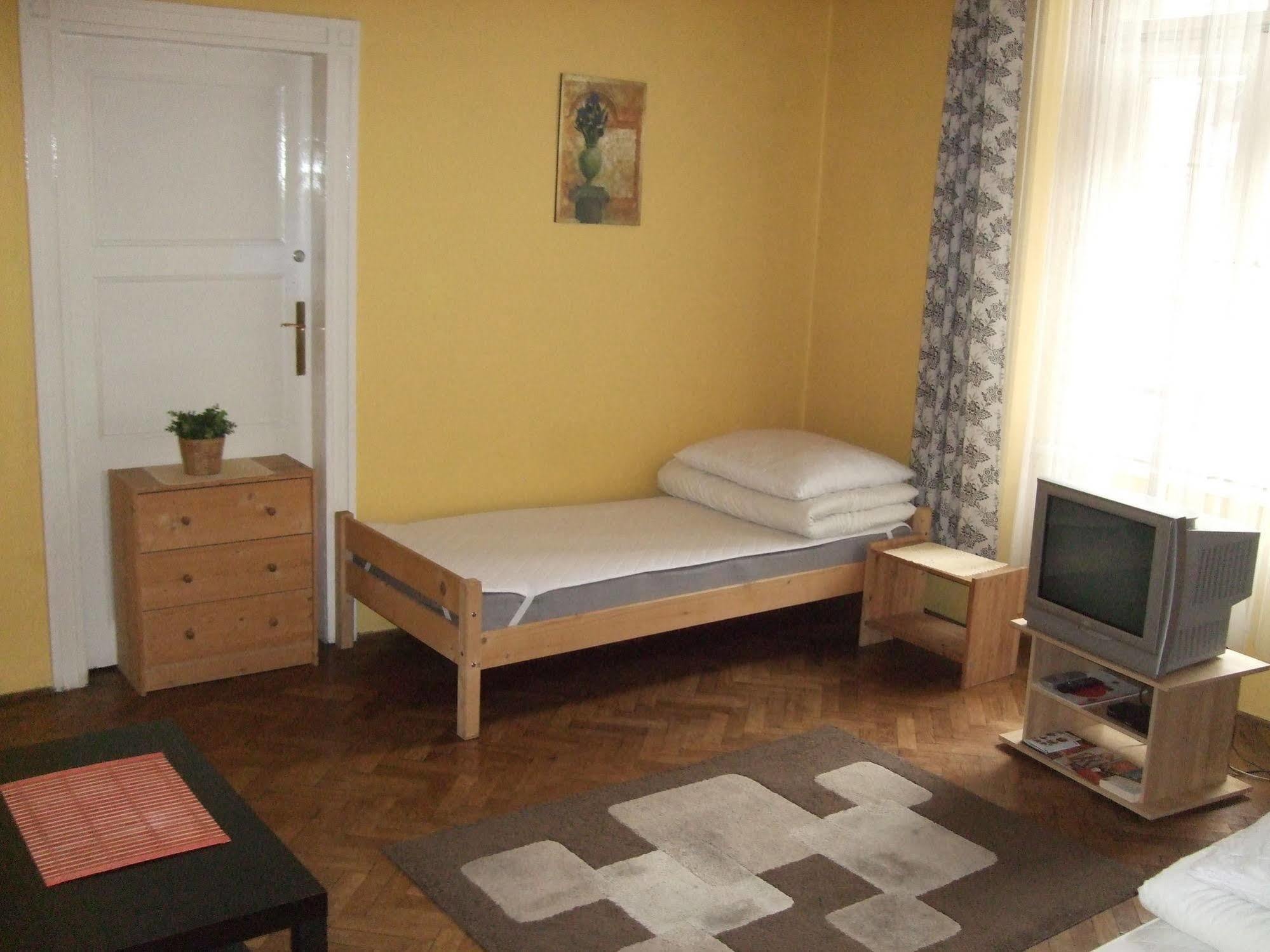 Old Walls Hostel Krakow Exterior photo