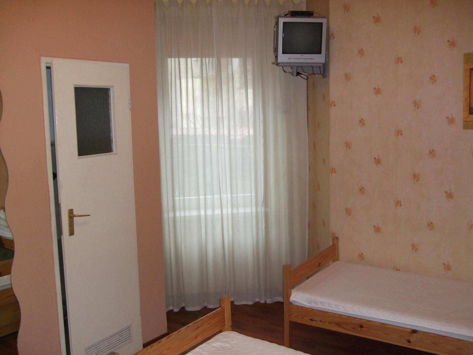 Old Walls Hostel Krakow Exterior photo